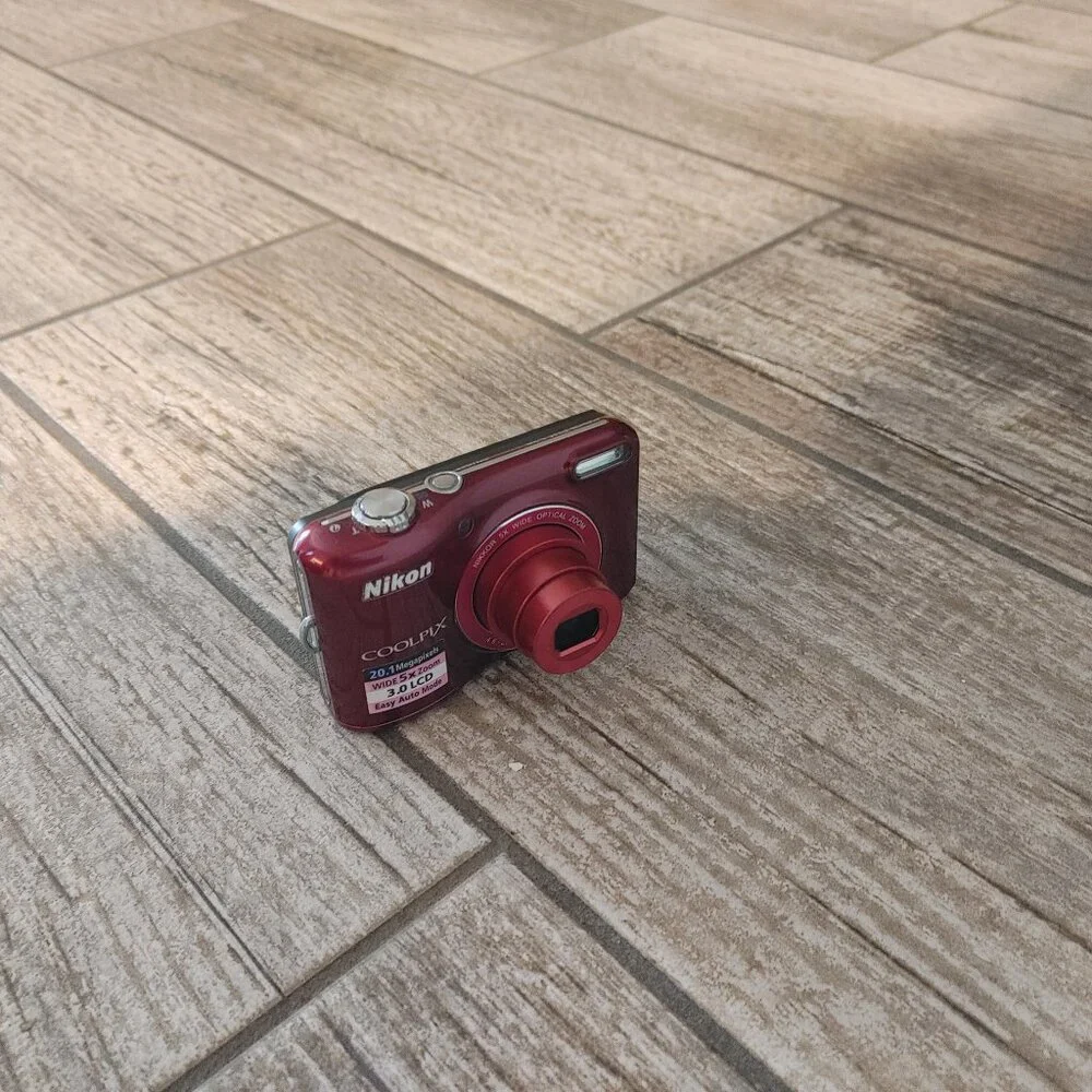 NIKON COOLPIX L28 Digital 20.1 Camera 5x zoom / SD Card included as pictured